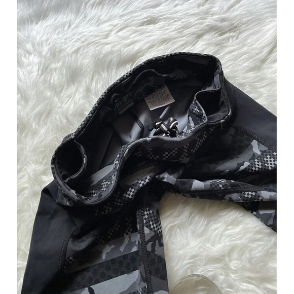 Nike Epic Lux Clash Camo Tight Fit Capri Length Women's Running Leggings Small - Picture 8 of 9